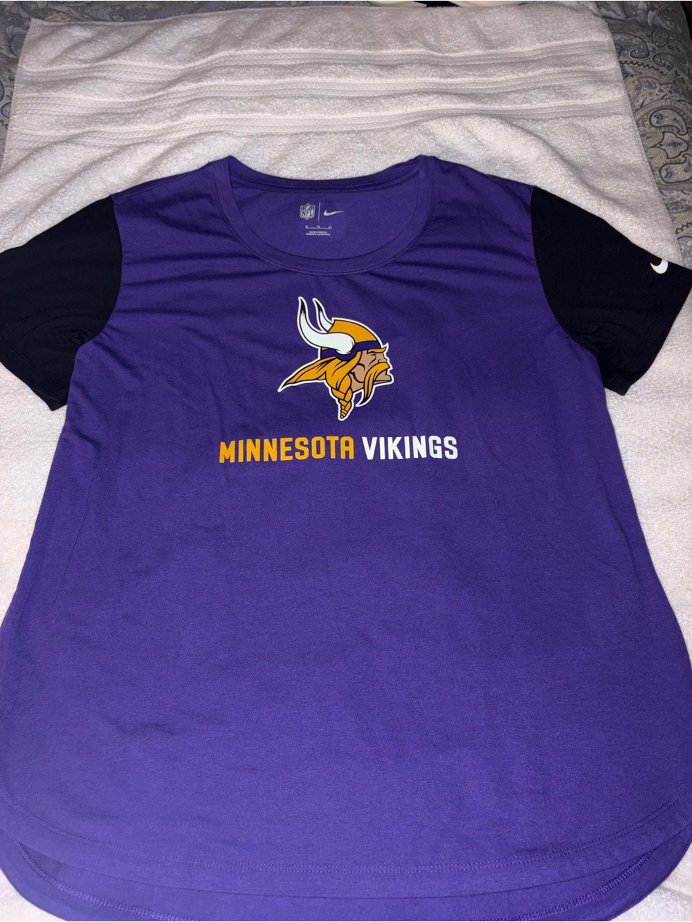 Nike Purple & Black Minnesota Vikings Short Sleeve Tee- New with tags